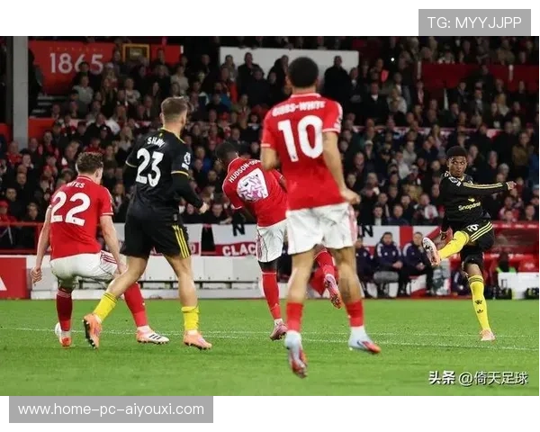 曼联外围重炮远射轰出巨响 曼联外围重炮远射轰出巨响